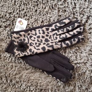NWT Cheetah Print Gloves